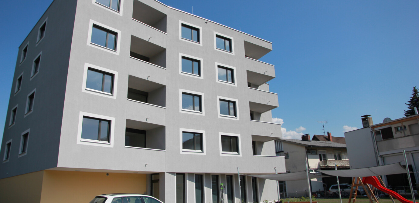 Zwölf Wohneinheiten mit rund 938 m2 Wohnnutzfläche und einer Arztpraxis: Das Objekt in der Bahnhofstraße zeigt wertvolle Synergien auf, die der gemeinnützige Wohnbau bieten kann.